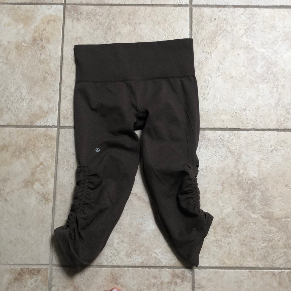 Lululemon size 4 leggings like new